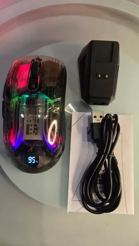 Mouse Gamer Sem Fio RGB com base de carregamento 