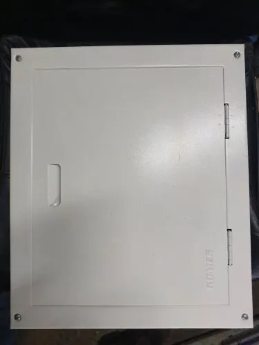 Quadro elétrico trifásico 22 circuitos, sobre por, sem barramentos,