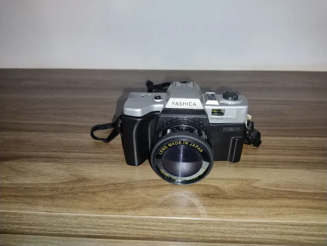 Item de coleção Câmera Yashica 2000N - Clássico em suas mãos!