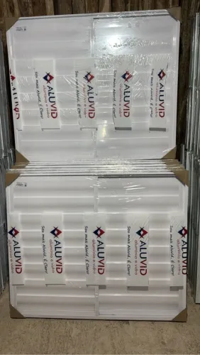 Veneziana alumínio 1,00 altura por 1,20 largura sem vidros