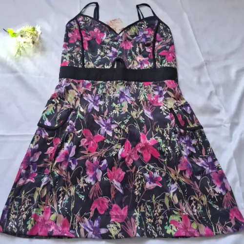 Vestido Floral Rosa Fundo Preto Curto Alcinha