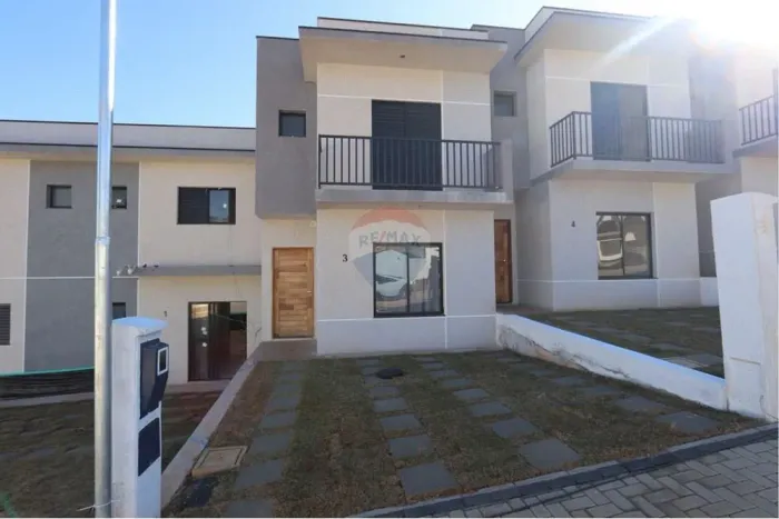 Casa Moderna no Jardim Flórida: Conforto e Estilo