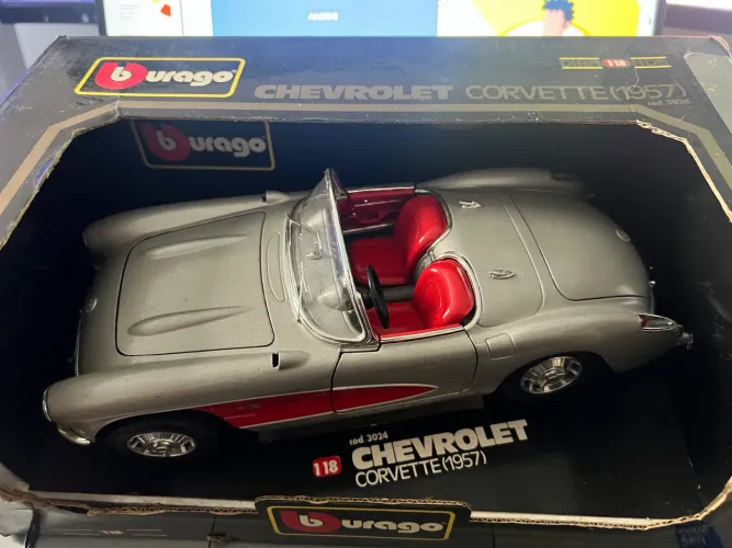 Miniatura Chevrolet corvette 1957 1:18 Burago importada