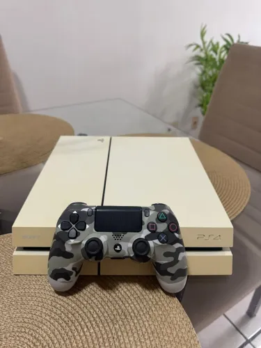 PS4 com 1 TB semi novo