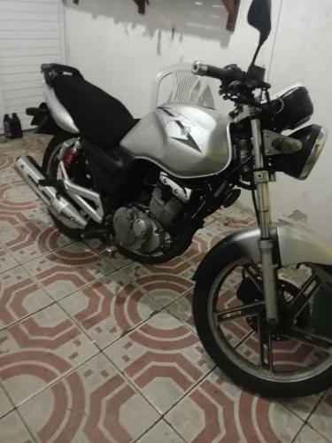 Vendo moto suzuki gsr ano 2016