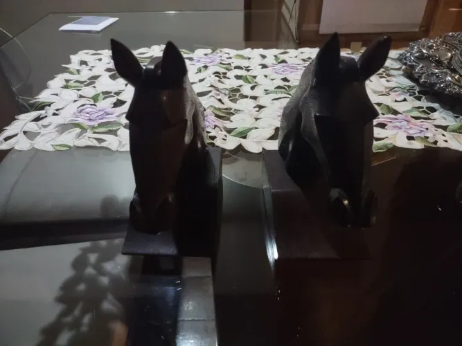 Esculturas de Cavalo em Madeira - Decoração Elegante