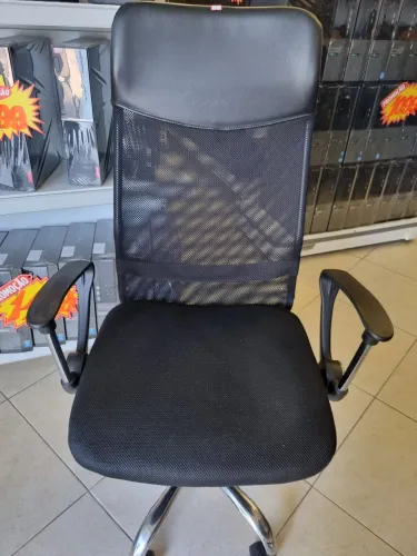 Cadeira Presidente Designer Moderno Preta Super Elegante e Confortável Apoio de Braços