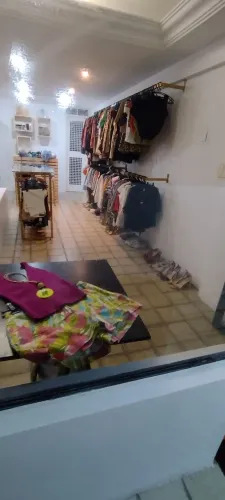 150 peças de roupas para Brechó 