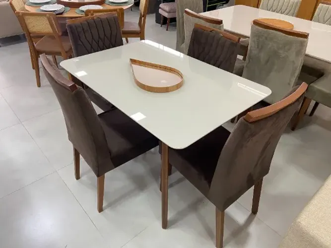 Mesa de Jantar com Base de Madeira Maciça e Tampo de Vidro + 4 Cadeiras