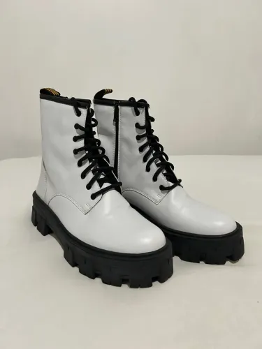 Coturno Bota Branca Tratorada - Nunca usado tamanho 41