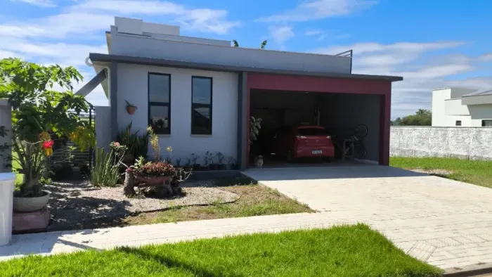 Alugo Casa em condomínio Residencial Alphaville 2 Suítes