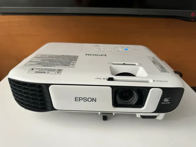 Projetor Epson PowerLite X41+ (3LCD, 3600 Lumens)