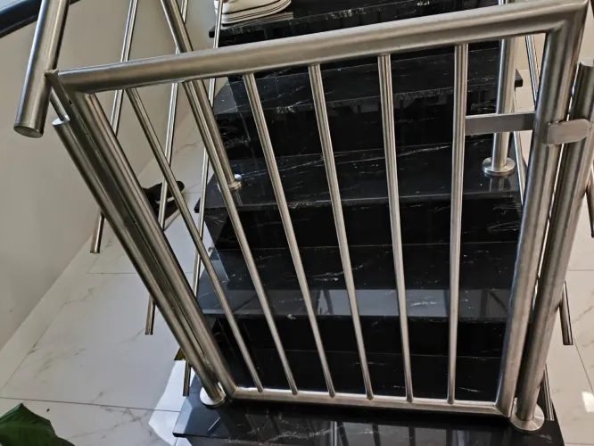Portão em Aço Escovado Inox para Escada 0,70Lx0,90A