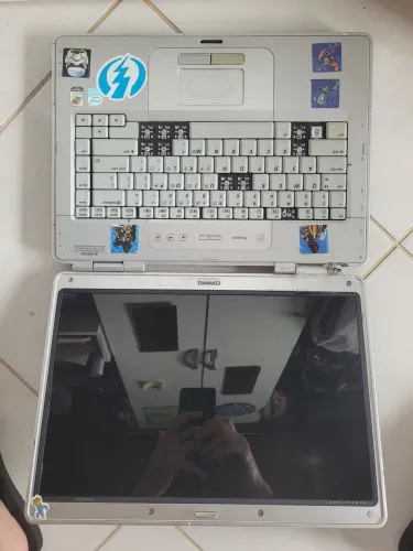 Notebook compac presario v5000 v5207nr nao liga tela boa pra pecas colecao vintage