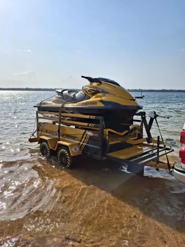 Carretinha para transporte de embarcações
