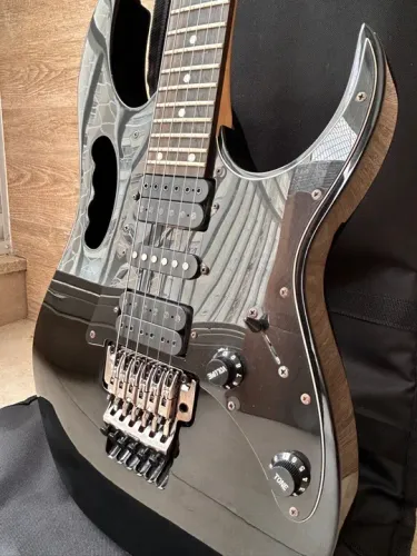Guitarra Ibanez JEM JR signature Steve Vai