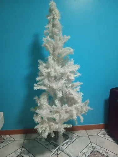 Árvore de Natal branca decorativa