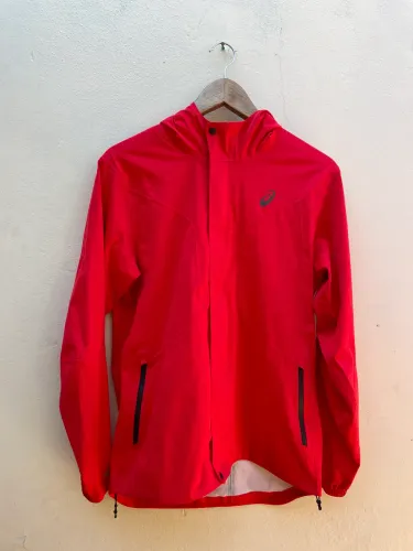 Corta Vento Asics com Capuz Vermelho