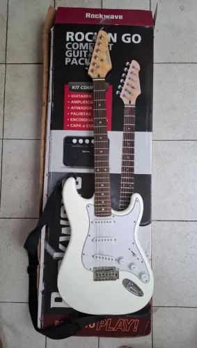 Vendo instrumentos musicais (violão, guitarra, teclado, cavaquinho, pandeiro, reco-reco)