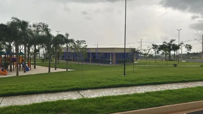 TEERENO COM 325 M² A VENDA DO CONDOMINIO ALTO DO CASTELO