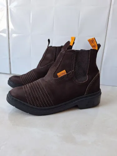 Bota infantil Don Veiga, n° 32 marrom em excelente estado de conservação.