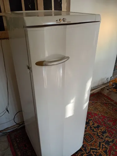 Geladeira Electrolux Gela muito bem. Entrego