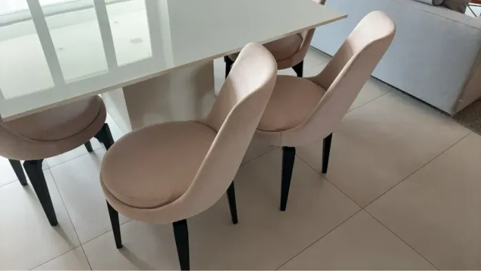 Mesa de Jantar Quadrada Laqueada com Tampo de Vidro + 8 Cadeiras Estofadas