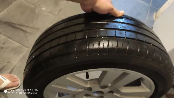 Vendo pneus com a roda , aro 17 novos os quatro por 1.400