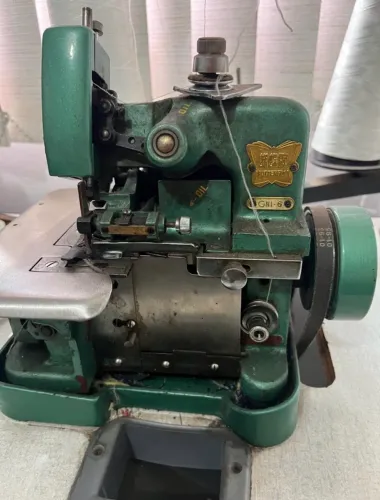 Máquina de costura overloque semi industrial