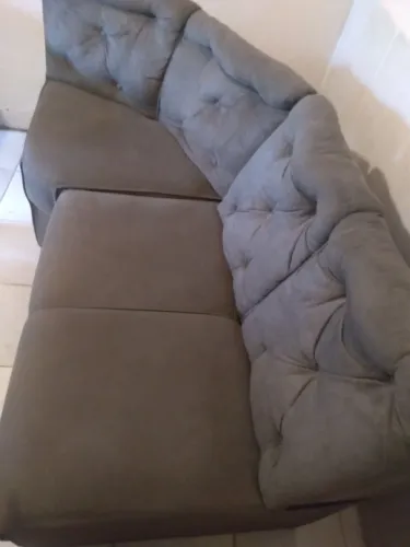 Sofá 3 lugares, tecido fino aveludado. Perfeito como novo!