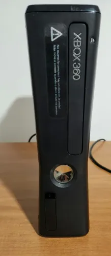 Xbox 360 slim com lacre da Microsoft
