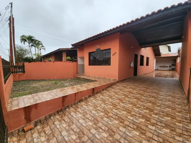 Casa à Venda em Balneário Três Marias, Peruíbe - SP