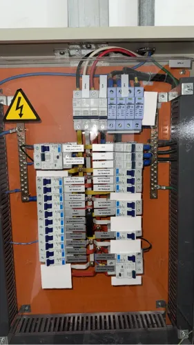 Vaga para eletricista e pedreiro