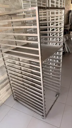 Carro bandejeiro para assadeiras