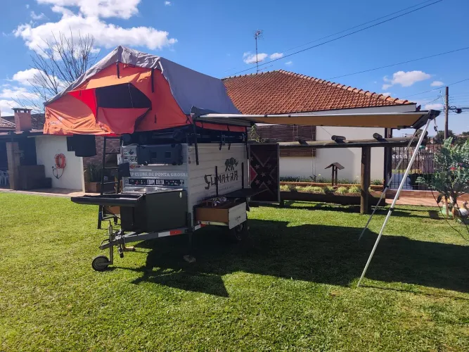 Carreta baú com barraca e acessórios 