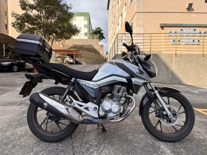 Titan 160 - Cinza Chumbo 2019