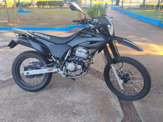 VENDO OU TROCO POR VECTRA CD OU OMEGA COM TETO XR TORNADO 250