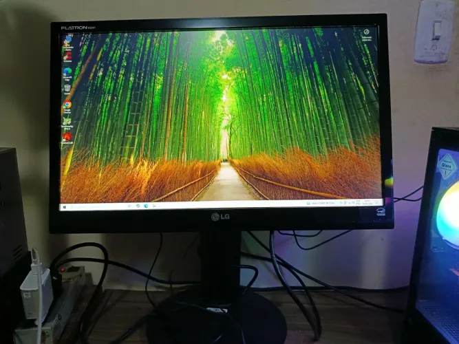 Monitor LG E2241 LED Full HD 