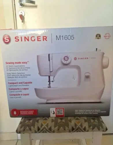 Máquina de Costura Singer M1605 - Nova, Nunca Usada