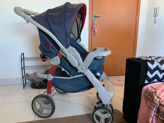 Carrinho bebe semi novo