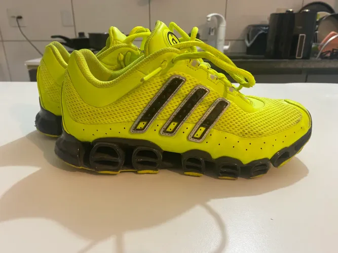Tênis adidas megaride