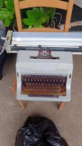 MAQUINA ESCREVER OLIVETTI LINEA 88