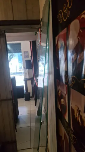 2 vidros grandes, não sei os tamanhos