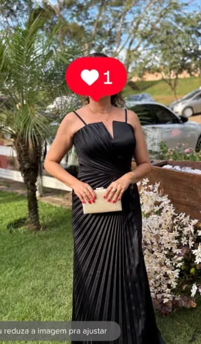 Vestido preto plissado