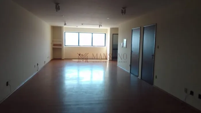 Sala comercial para venda ou locação no Centro em Bauru