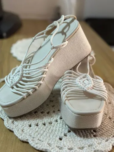 Sandália Plataforma Macramê Off-White - Tam 36 (Estado de Nova!)