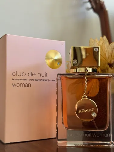 Club de Nuit Woman