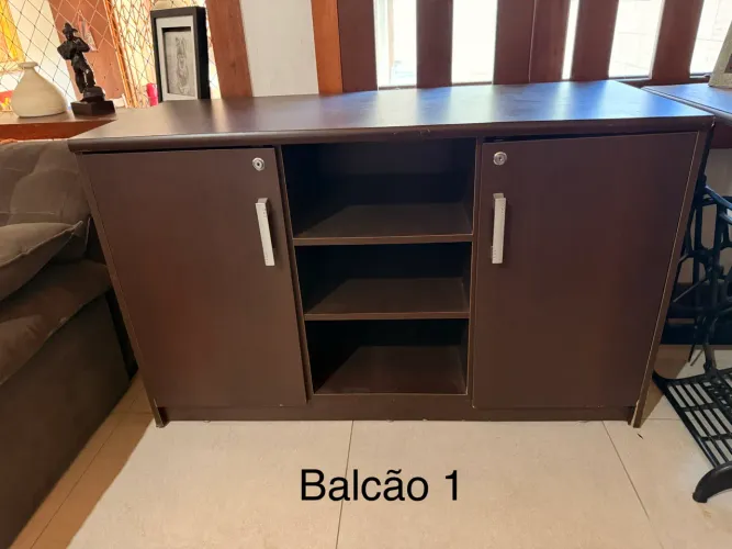 2 balcões de escritório com chave