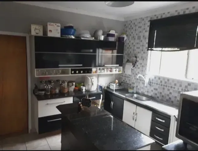 Centro - Sobrado 170 m2, 4 quartos(2 ste), arms, coz. plan, mezanino, lavabo, 2 vgs