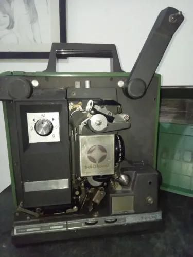 Projetor 16mm Bell & Howell 1585